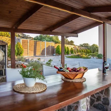 Fuego Sagrado In - Crete's Poolside Retreat Apartment *
